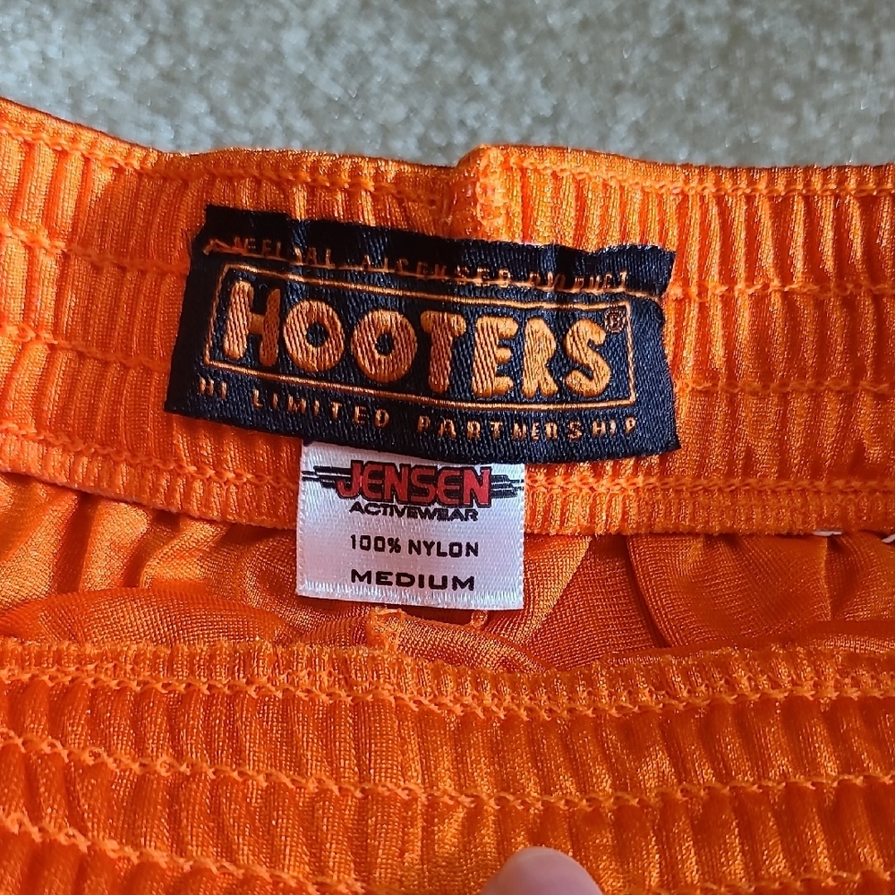 B30 New Women's Hooters Vintage OG Uniform Orange Shorts Rare Size Medium - Picture 2 of 3